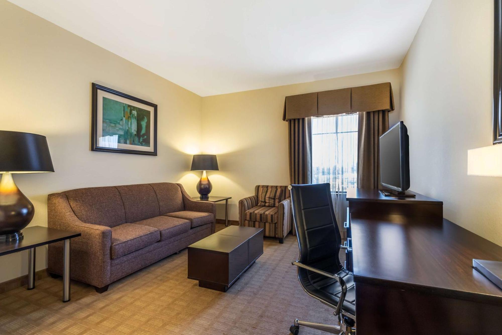 Best Western Plus Lytle Inn And Suites Luaran gambar